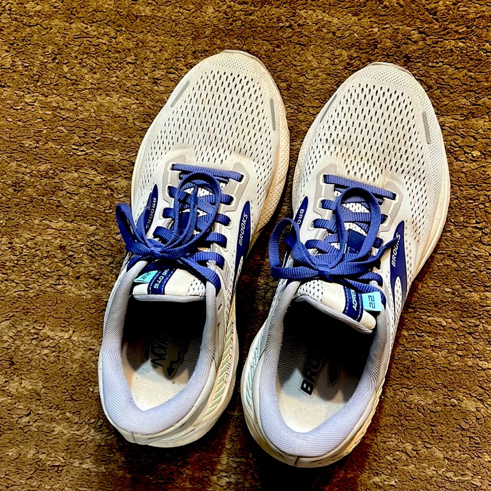 Brooks Adrenaline GTS 22 size 8.5 2A (narrow)